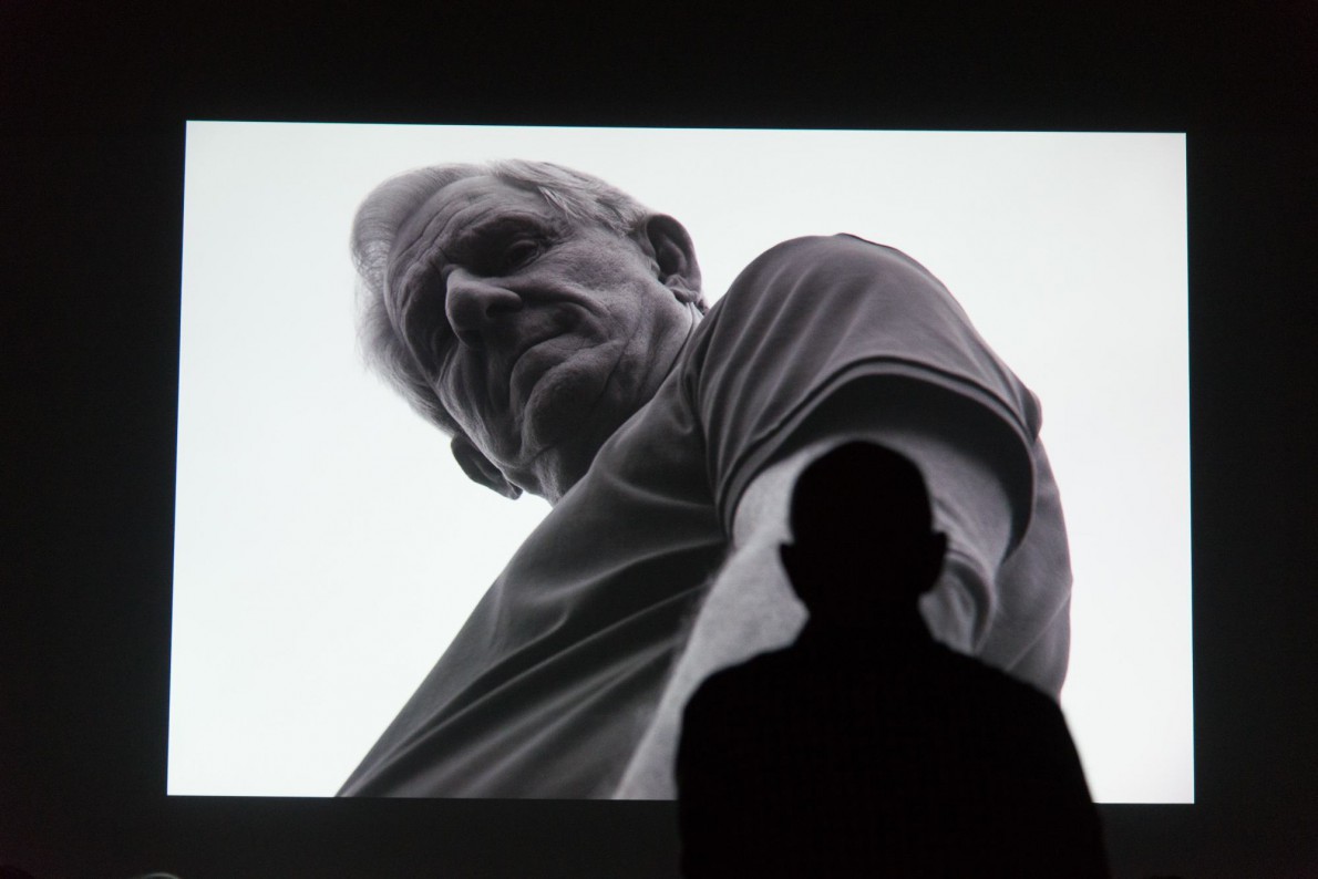 Sam Abell critiquing Neil Resnik's photo